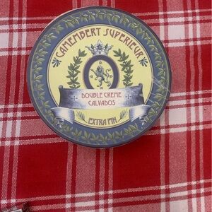 Camembert Suprême Cheese Box